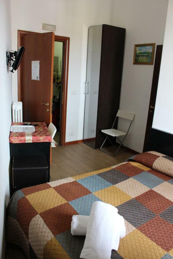 Light Inn Affittacamere Rome Buitenkant foto